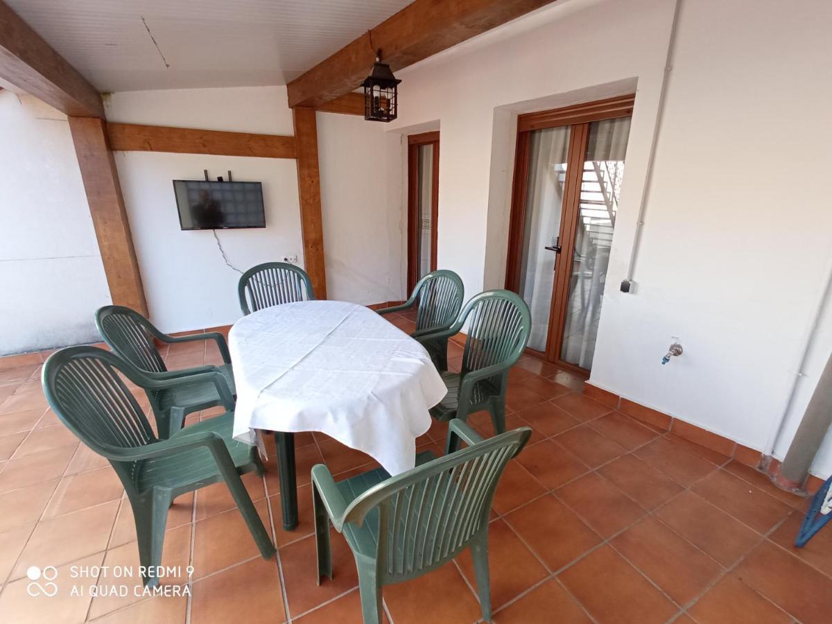 Apartamentos La Casona De Ezcaray Con Terrazas Y Patios Individuales Exterior photo