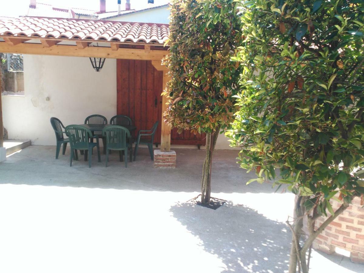 Apartamentos La Casona De Ezcaray Con Terrazas Y Patios Individuales Exterior photo