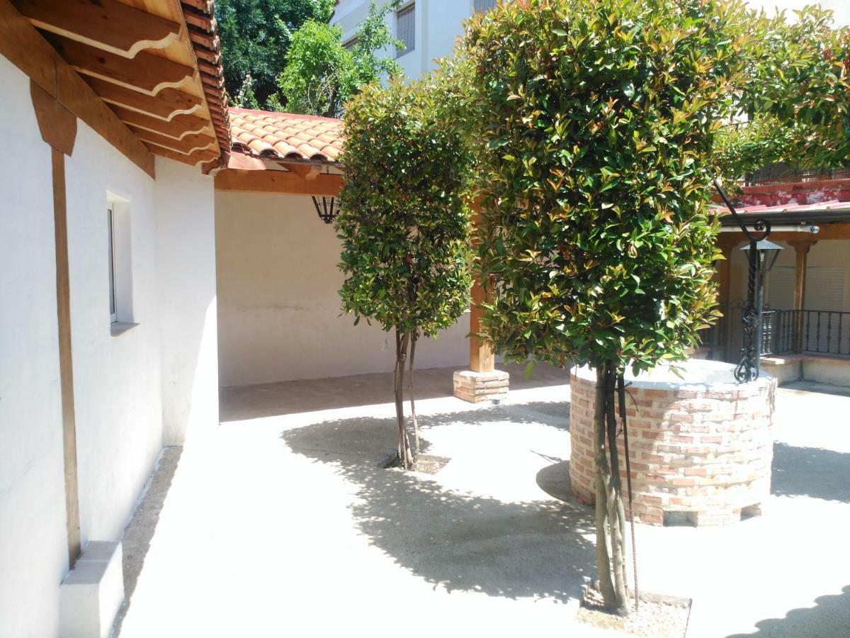 Apartamentos La Casona De Ezcaray Con Terrazas Y Patios Individuales Exterior photo